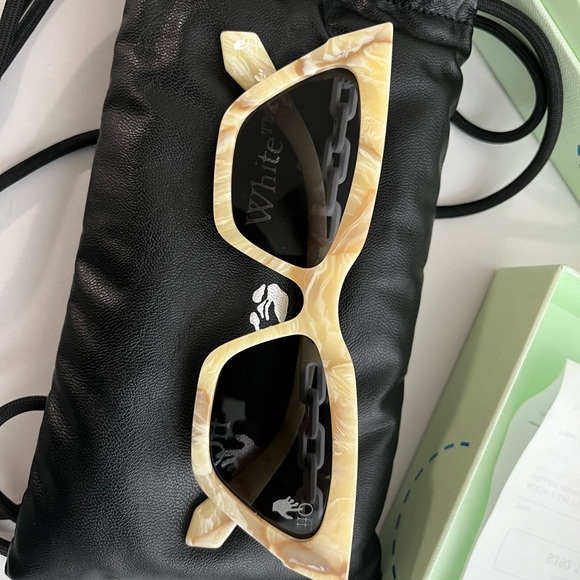 Off White brand new sunglasses - Picture 3 of 4